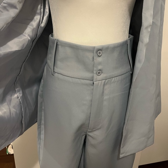 BABY BLUE OVERSIZED HIGH WAISTED SUIT - NEVER WORN - Picture 4 of 8